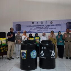 Tak Perlu Lagi Menampung Air di Ember, Warga Kini Dapatkan Toren untuk Kelola Air yang Lebih Stabil Tak Perlu Lagi Menampung Air di Ember, Warga Kini Dapatkan Toren untuk Kelola Air yang Lebih Stabil