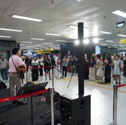 LRT Jabodebek Ubah Stasiun Menjadi Ruang Publik, Music on Track Hadirkan Pengalaman Baru bagi Pengguna LRT Jabodebek Ubah Stasiun Menjadi Ruang Publik, Music on Track Hadirkan Pengalaman Baru bagi Pengguna