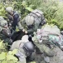Demi Pulangkan Korban, Prajurit TNI Terobos Medan Ekstrem dan Hadapi Hujan Peluru OPM di Yahukimo Demi Pulangkan Korban, Prajurit TNI Terobos Medan Ekstrem dan Hadapi Hujan Peluru OPM di Yahukimo
