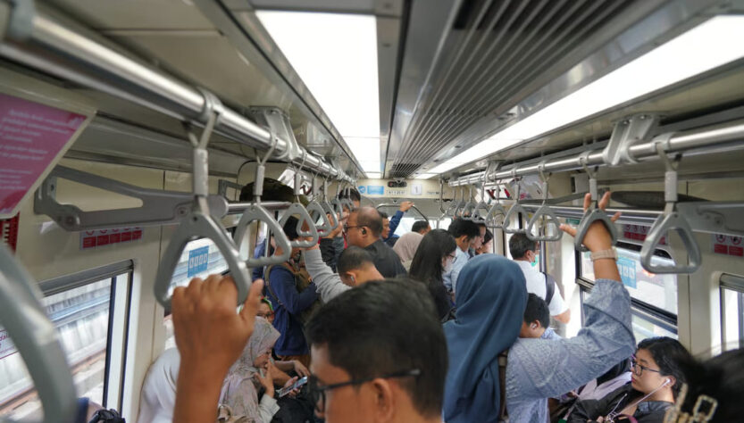 Jelang Tiga Tahun Beroperasi, LRT Jabodebek Cetak Rekor 3 Juta Pengguna dalam Sebulan Jelang Tiga Tahun Beroperasi, LRT Jabodebek Cetak Rekor 3 Juta Pengguna dalam Sebulan