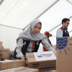 Menguatkan di Tengah Pemulihan, Waskita Beton Precast Bersama PMI Salurkan Bantuan Kemanusiaan untuk Masyarakat Terdampak di NTT