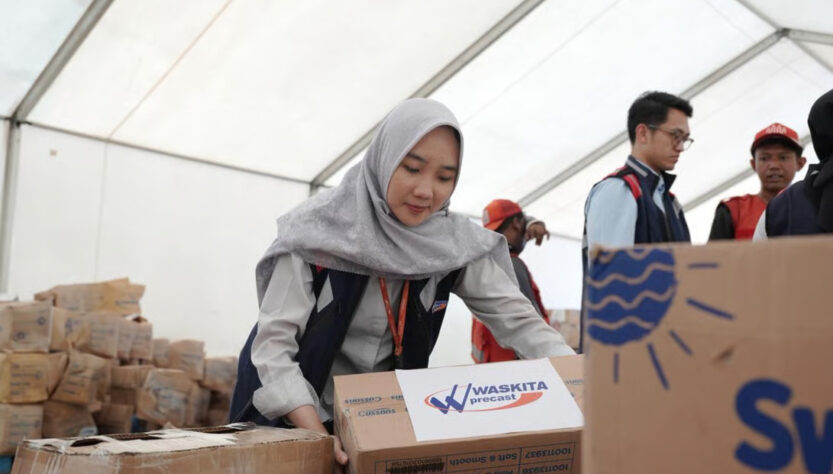 Menguatkan di Tengah Pemulihan, Waskita Beton Precast Bersama PMI Salurkan Bantuan Kemanusiaan untuk Masyarakat Terdampak di NTT