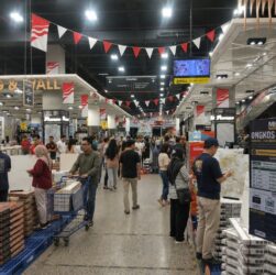 Keseruan Lomba 17-an Tak Lagi Hanya di Lingkungan, Kini Juga Hadir Saat Berbelanja Keseruan Lomba 17-an Tak Lagi Hanya di Lingkungan, Kini Juga Hadir Saat Berbelanja